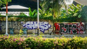 Városnézés tematikusan – street art, irodalom, filmek nyomában
