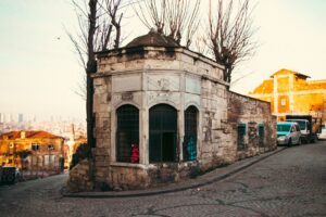 Történelmi kocsmák és kávézók városnézéshez